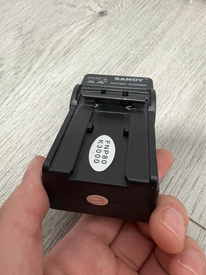 Video/ digital camera travel charger - photo 3