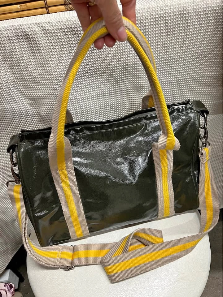 ⚽ Moss Green Faux leather Body Bag