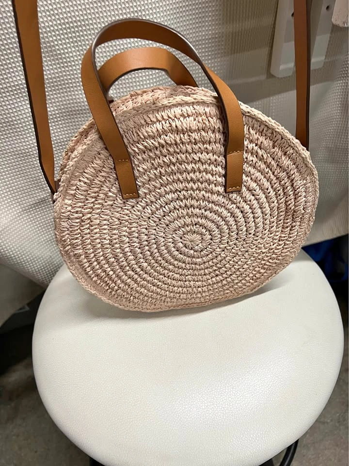 ⚽ Round straw Body/ Shoulder bag