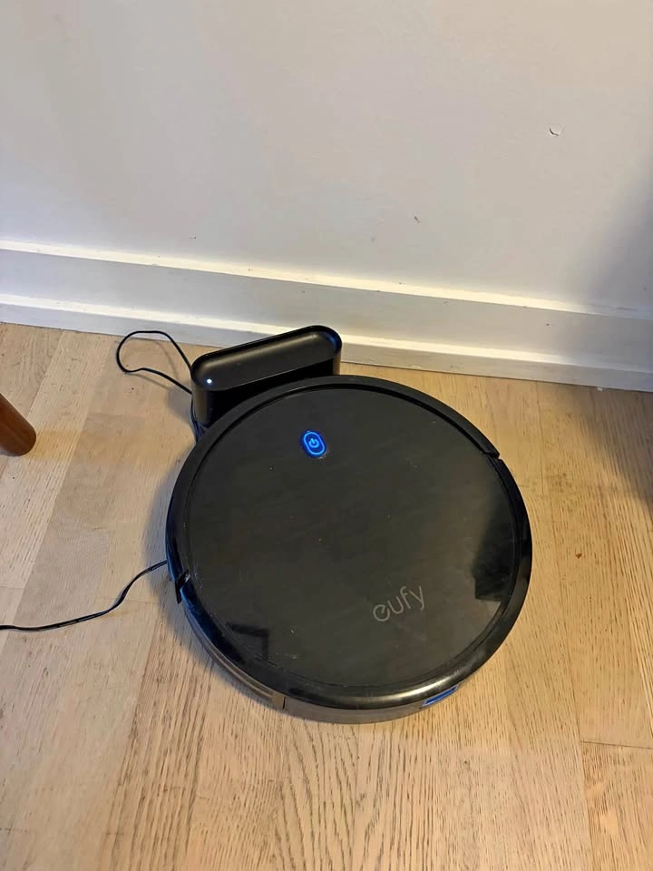Eufy RoboVac Robot Vacuum (needs repair)