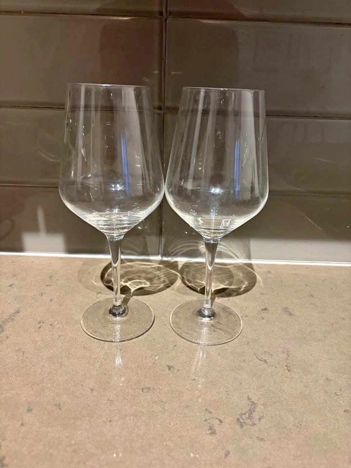 Set of 2 Wine Glasses