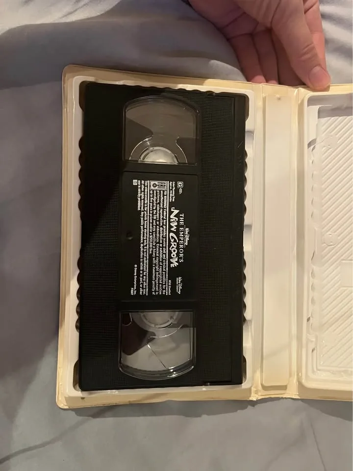 The Emperor’s New Groove VHS - photo 2