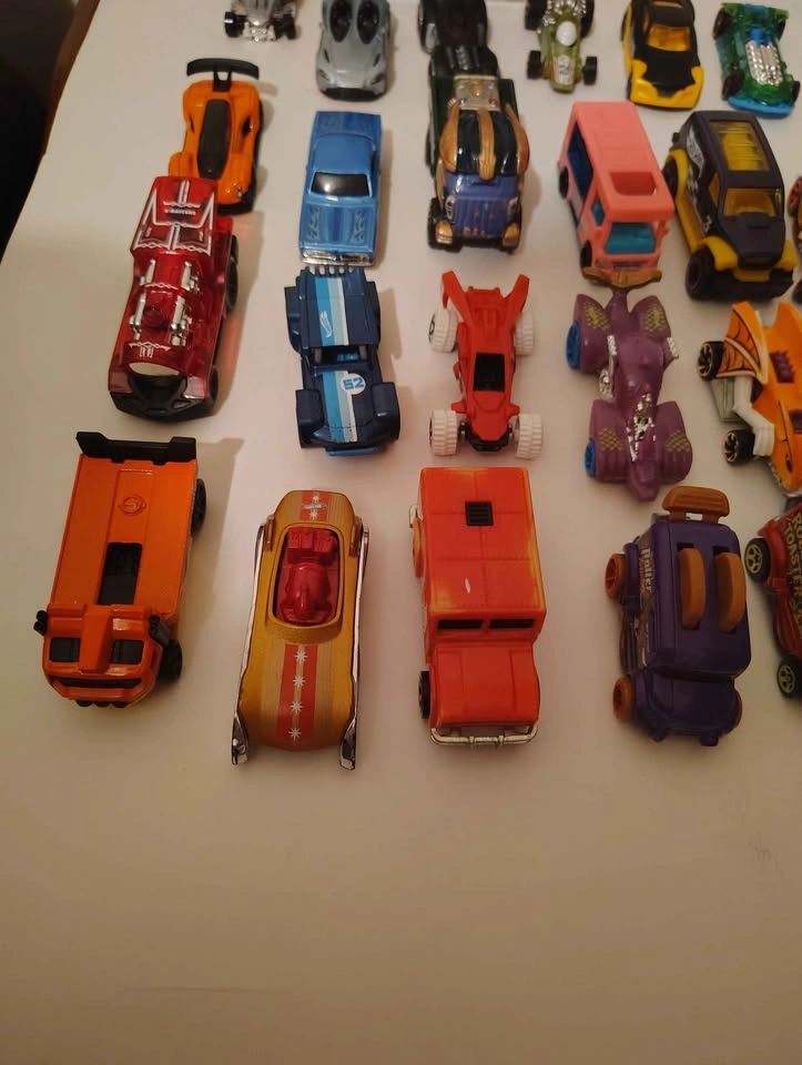 Hot Wheels Toy Car Lot - photo 2
