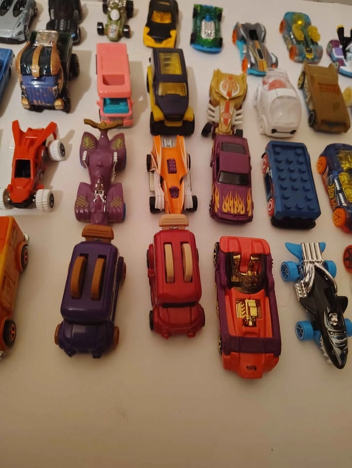 Hot Wheels Toy Car Lot - photo 4