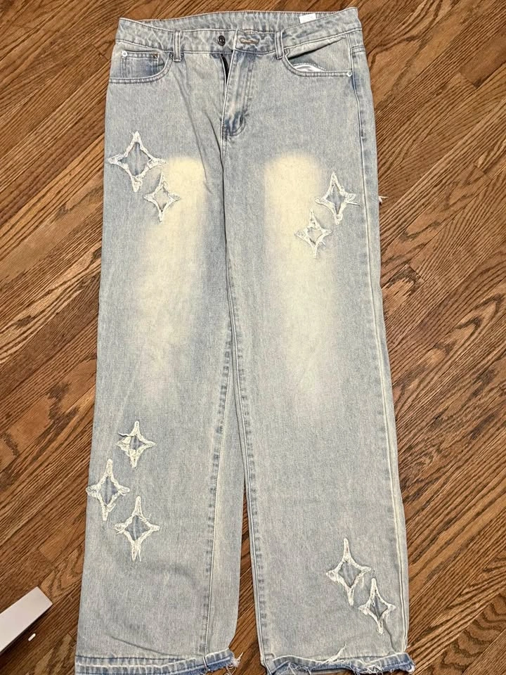 Streetwear light coloured denim jeans with star embroidery size
