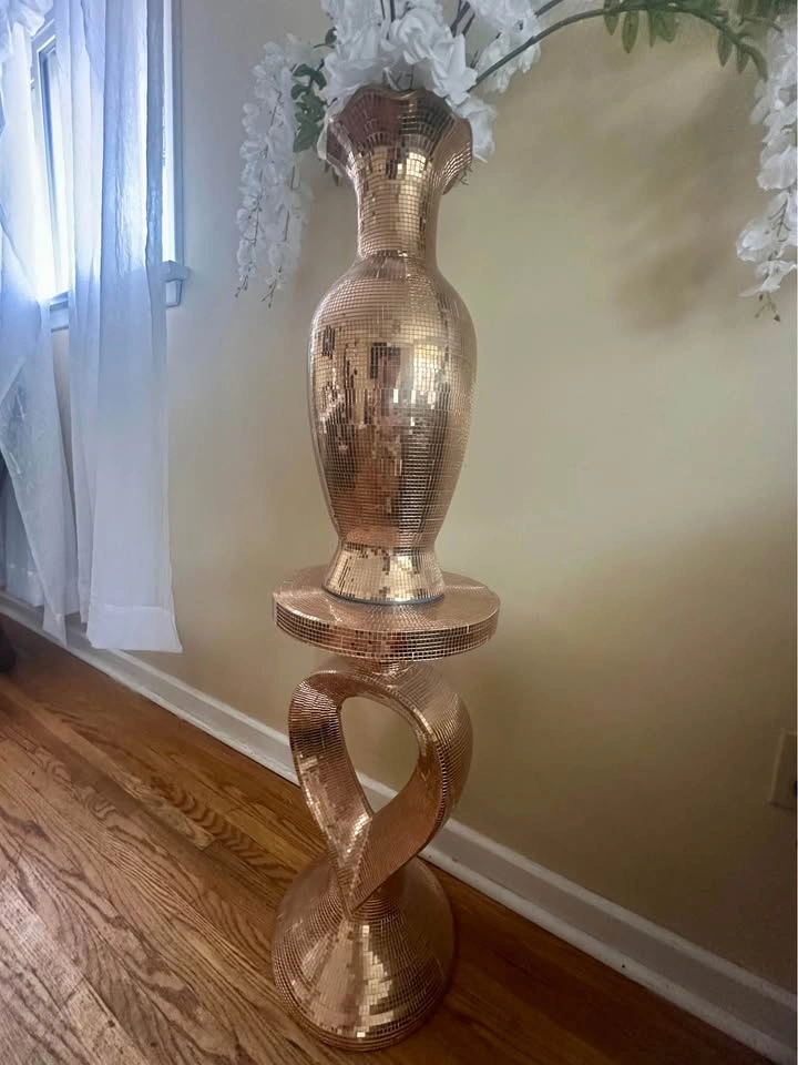 Tall rose gold mosaic vase and stand with flowers - photo 2