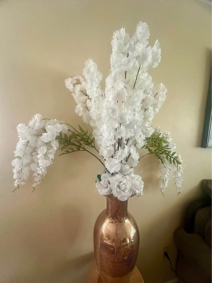 Tall rose gold mosaic vase and stand with flowers - photo 3