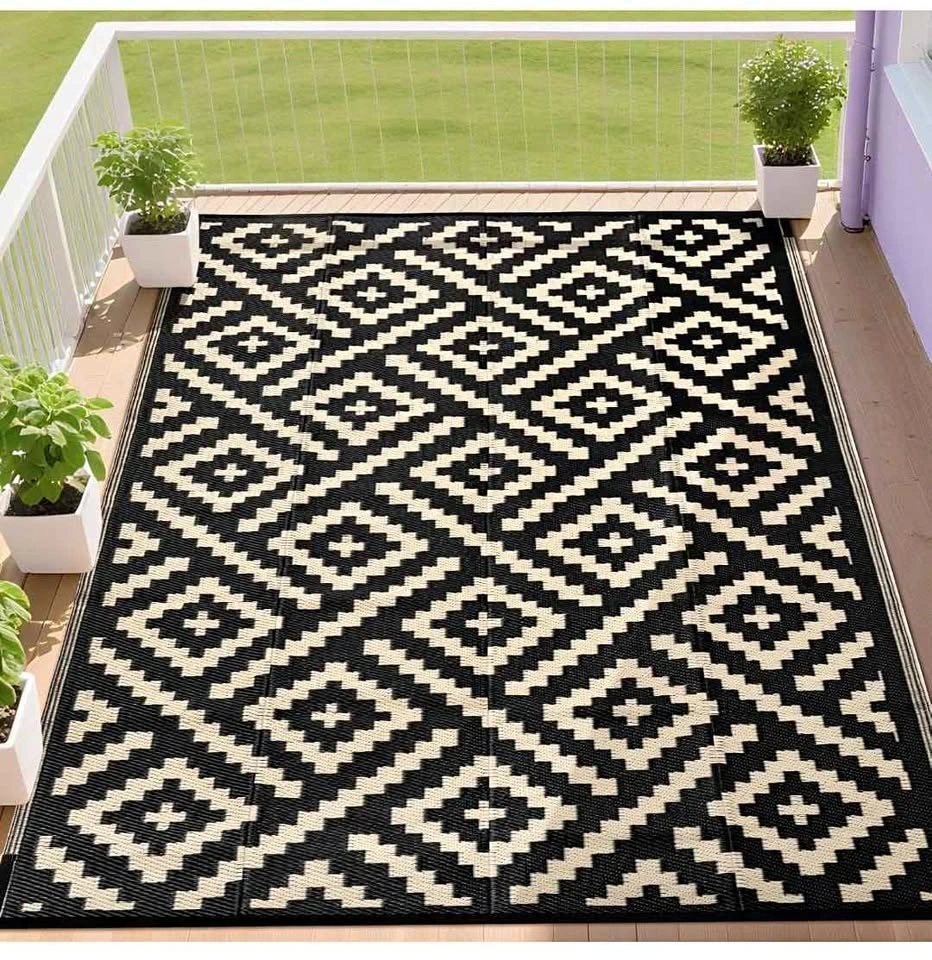 Brand New 8x10 Outdoor Rug - Waterproof Plastic Straw Mat