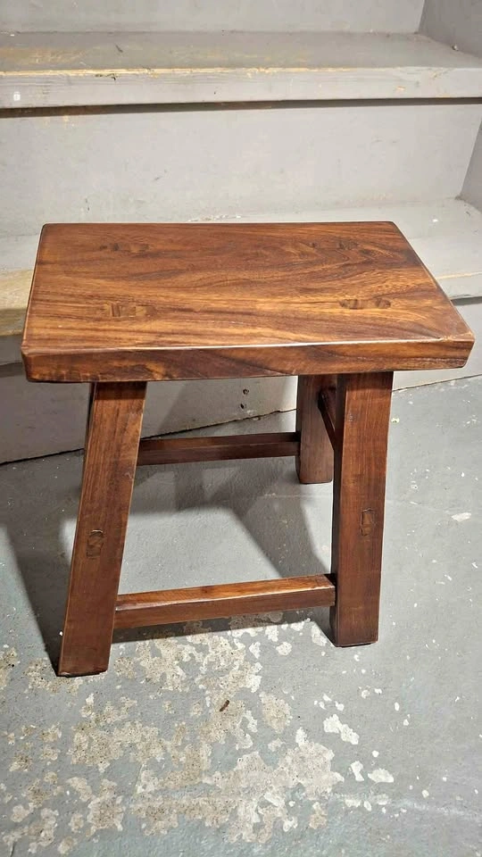 Solid wood pedestal stool 30 x 18 x 35cm ⚽️