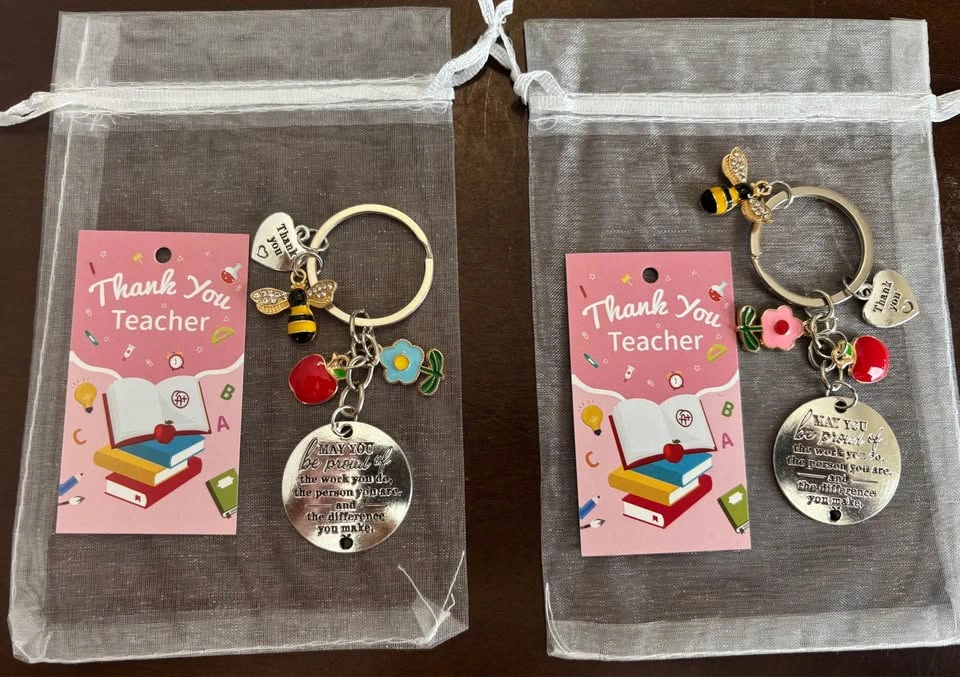 ✨ Thank You Teacher Keychains - Only one left - photo 2