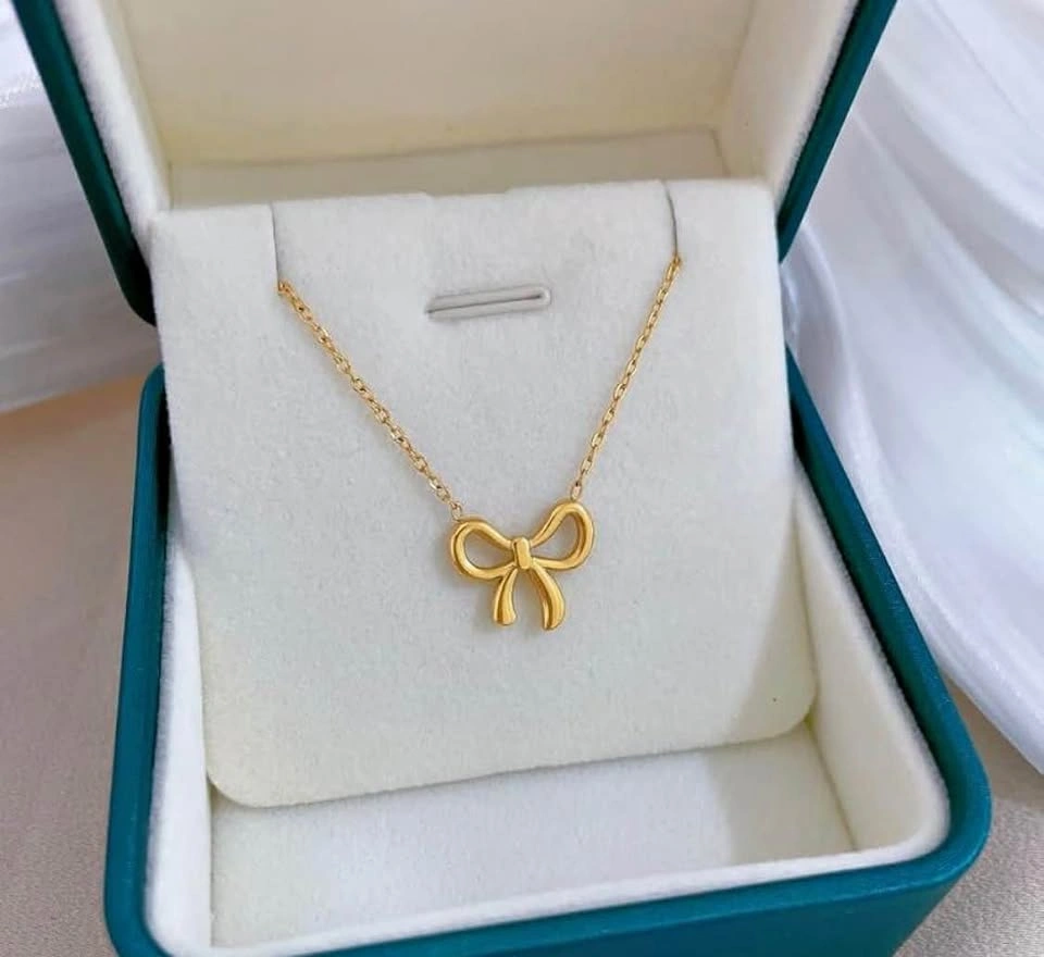 Gold Bow Necklace ✨