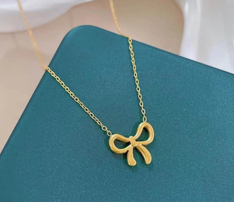 Gold Bow Necklace ✨ - photo 2