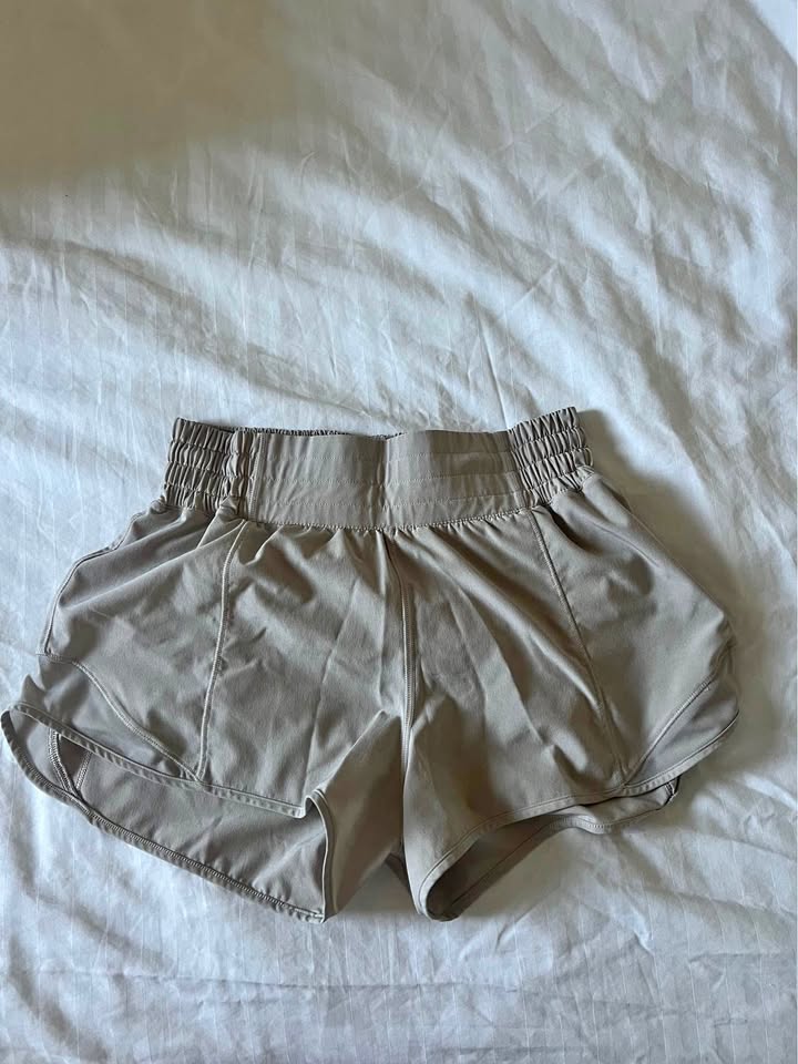 Lululemon Hotty Hot Short 2"