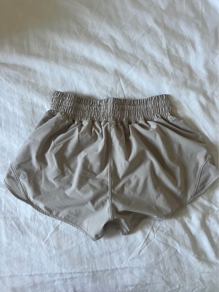 Lululemon Hotty Hot Short 2" - photo 2