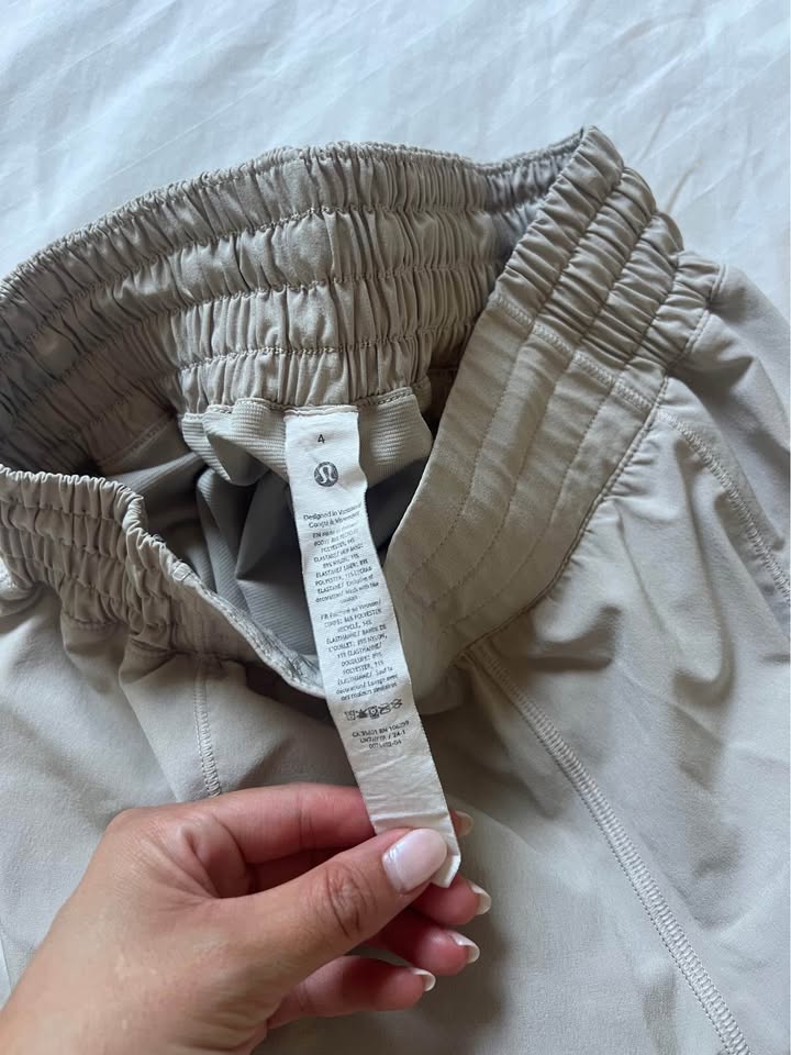 Lululemon Hotty Hot Short 2" - photo 3