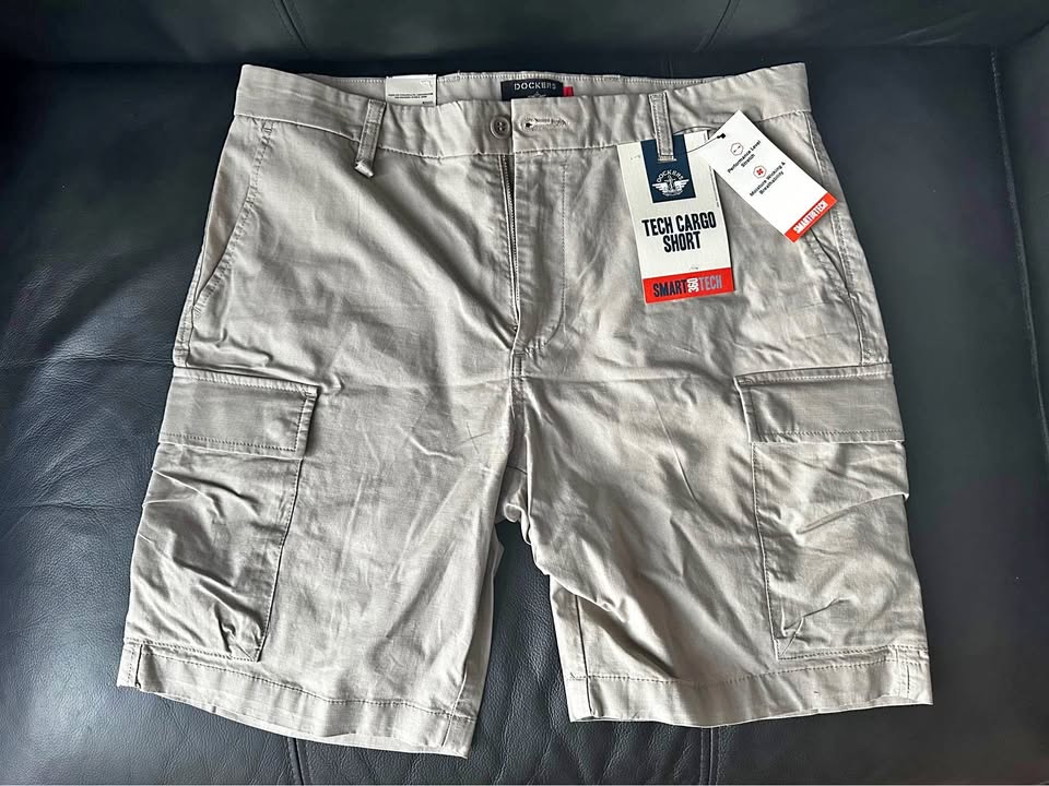 Dockers Cargo Shorts khaki size 33 NWT