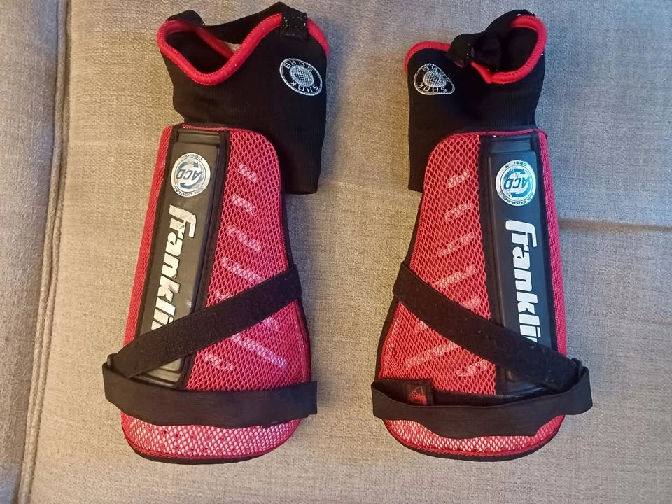 Franklin Football Shin Guards / Pads