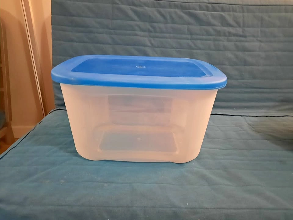 5.9 L, 42 Inches Plastic Storage Tote With Lid