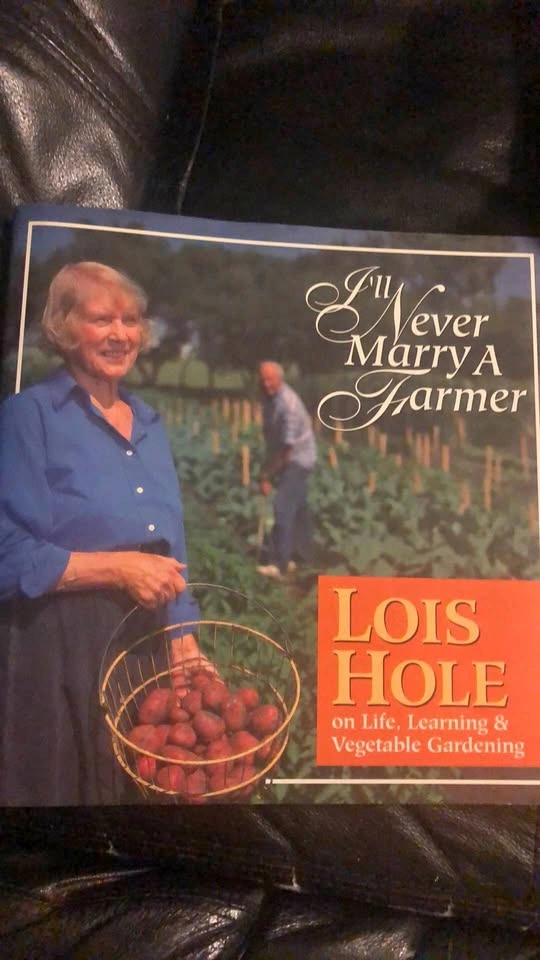⚽️ I’ll never Marry a Farmer by Lois Hole