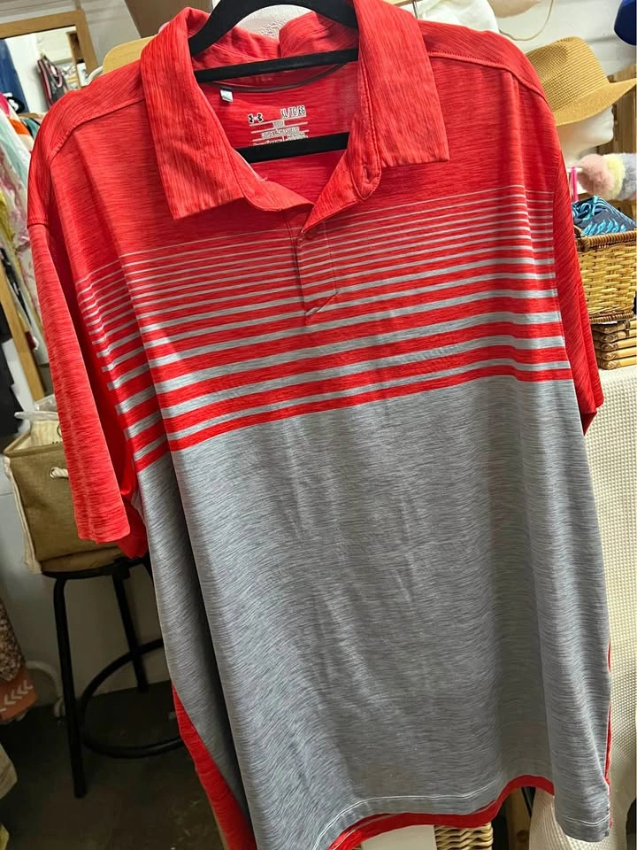 ⚽ Red golf shirt