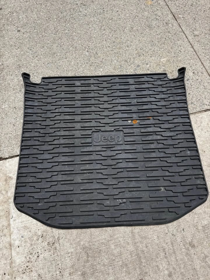 Cargo Mat Oem Compatible with 2011-2021 jeep Grand Cherokee - photo 2
