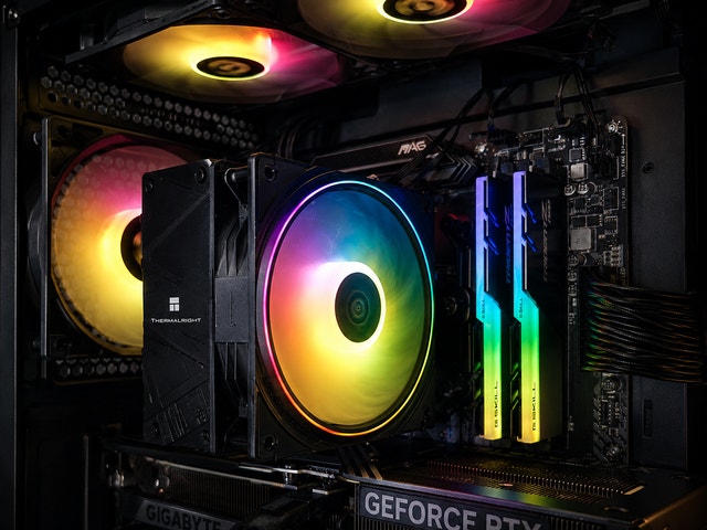 Gaming PC · Ryzen 5700X3D · RTX 5070 · 32GB · 4TB NVMe · Win 11 - photo 2