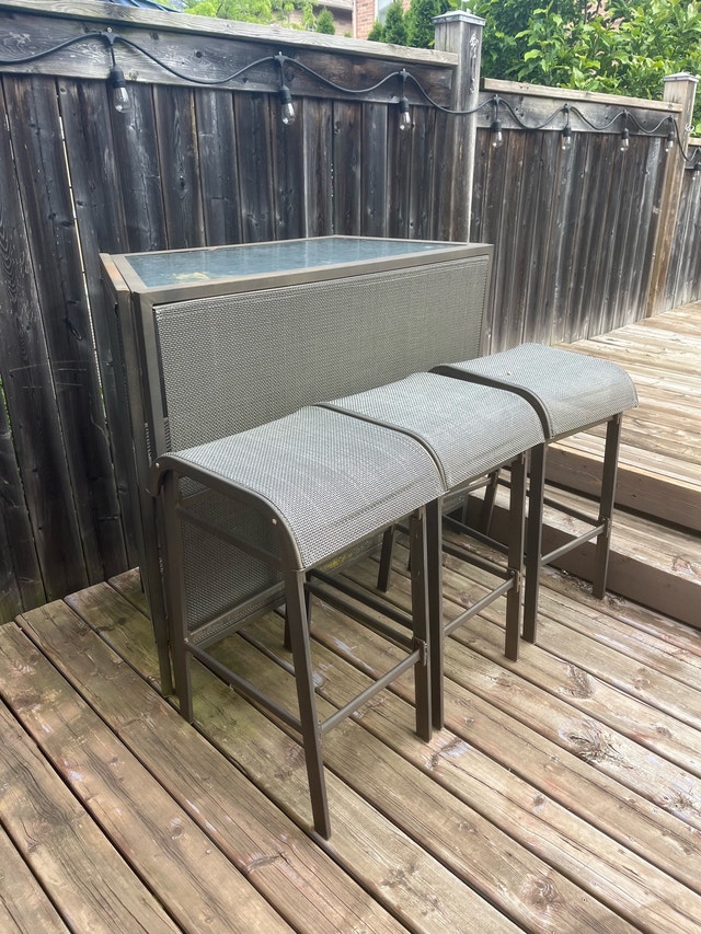 outdoor bar with stools - photo 2