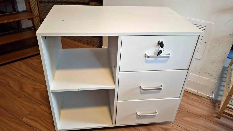 White lockable storage cabinet, shelf 36x60x56cm ⚽️