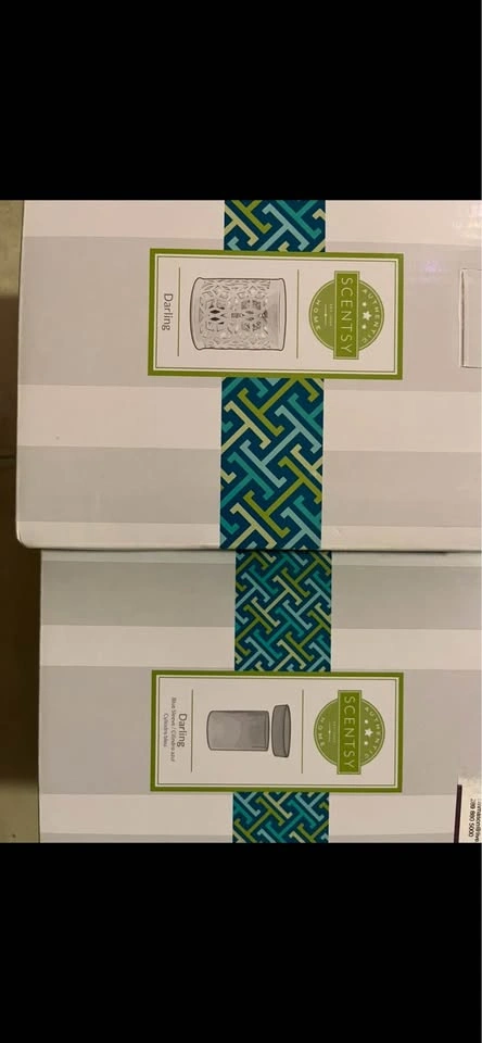 BNIB Scentsy Darling with Blue Insert Warmer - photo 4