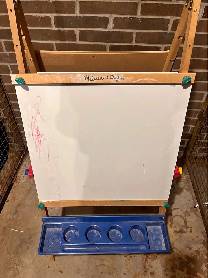 Melissa & Doug Art Easel with Chalkboard and Whiteboard