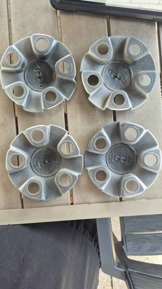 Jeep Centre Caps - photo 3