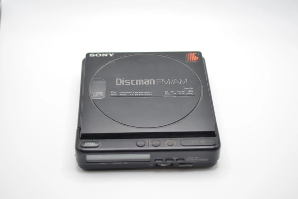 Sony Discman D-T4 + Dock + Battery + Cables - AS-IS - photo 2