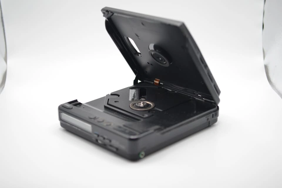 Sony Discman D-T4 + Dock + Battery + Cables - AS-IS - photo 4