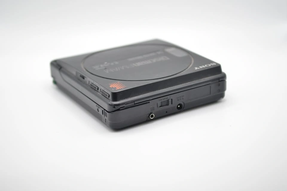 Sony Discman D-T4 + Dock + Battery + Cables - AS-IS - photo 5