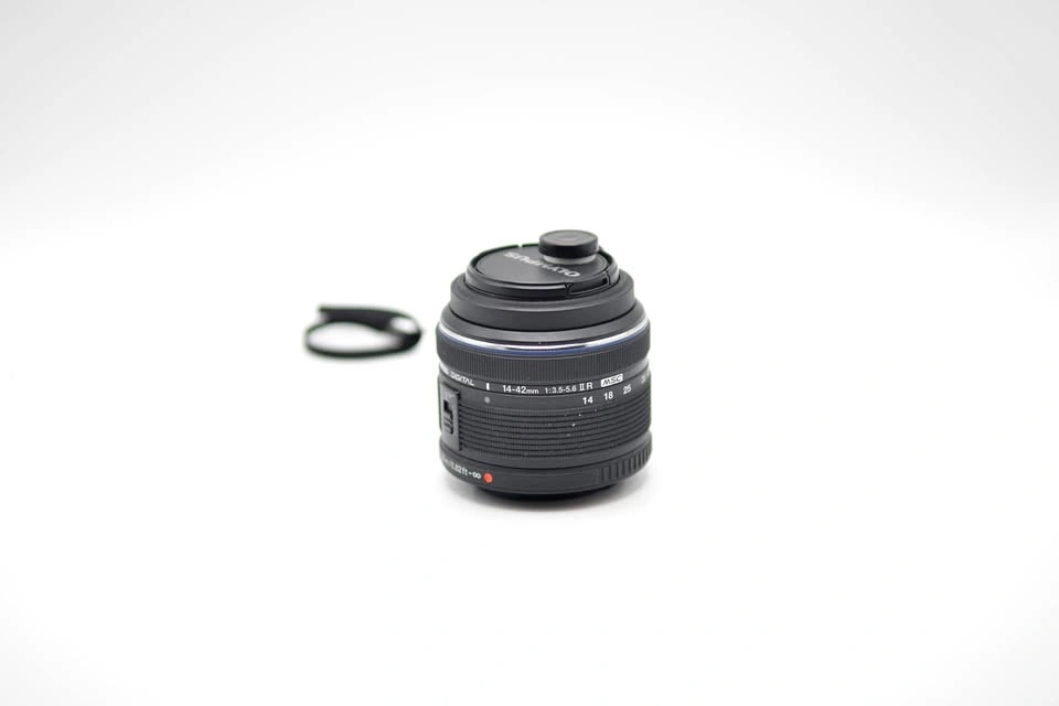 Olympus M.Zuiko Digital 14-42mm f/3.5-5.6 MFT Lens