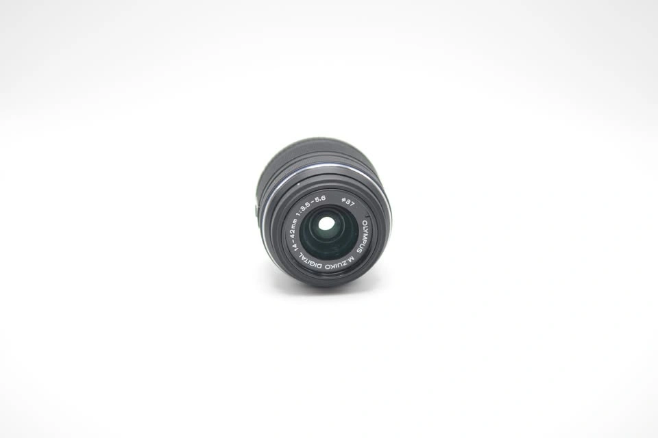 Olympus M.Zuiko Digital 14-42mm f/3.5-5.6 MFT Lens - photo 3