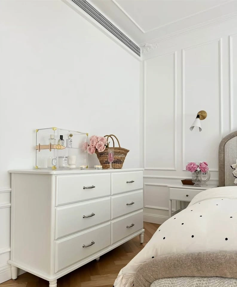 Elegant French-Style 6-Drawer Dresser - Like New & Sturdy