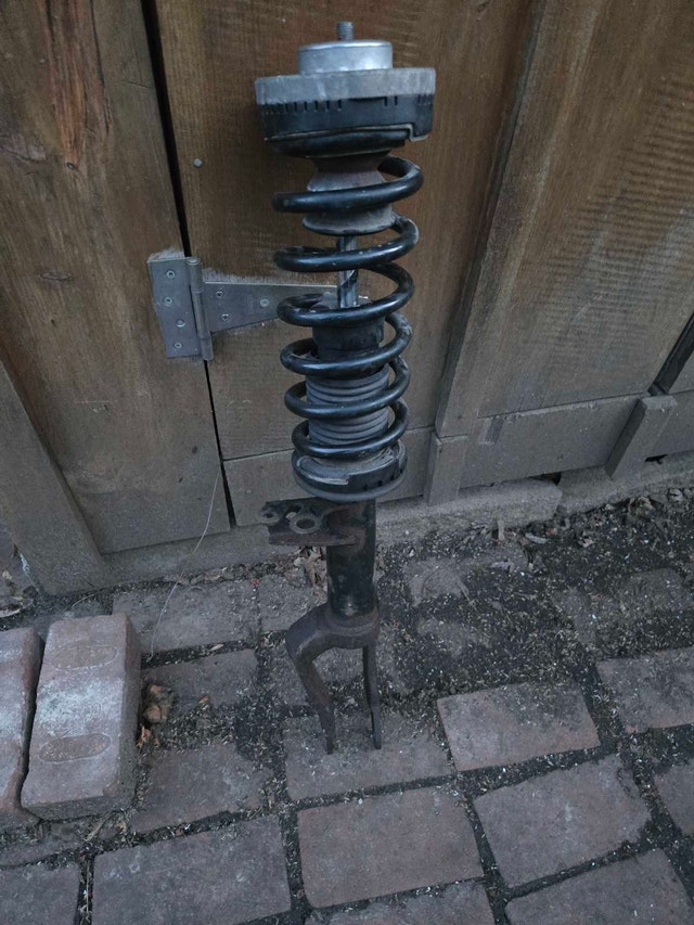 BMW 750i 2012 Front Left Strut