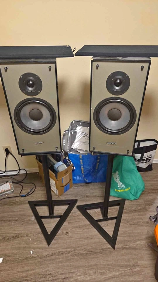 Paradigm 3se speakers with stands