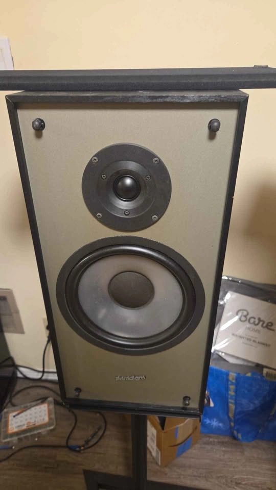 Paradigm 3se speakers with stands - photo 2
