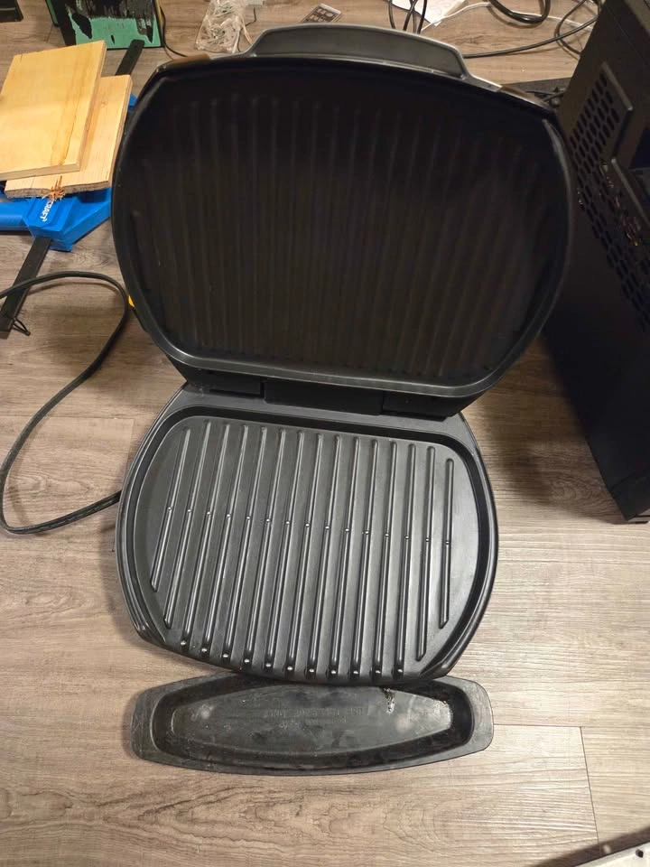 Old George Foreman sandwich press - photo 2