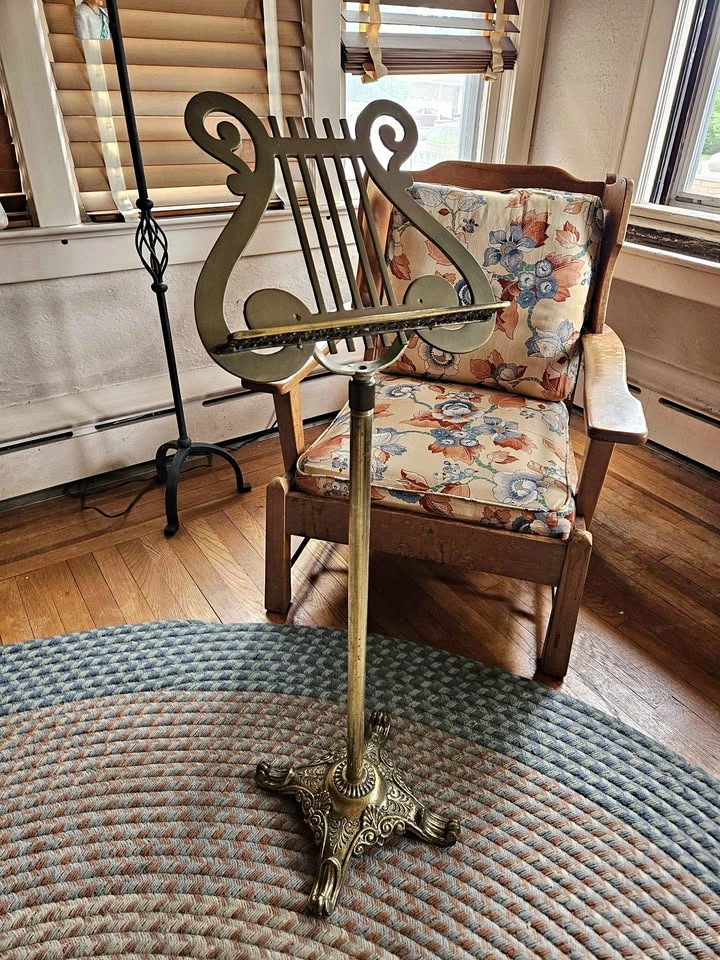 Brass Lyre Adjustable Music Stand
