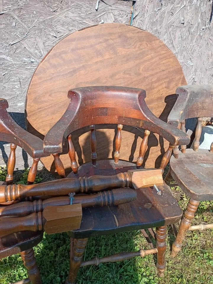 Table set with chairs - photo 2