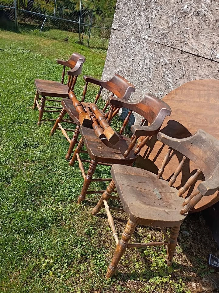 Table set with chairs - photo 3