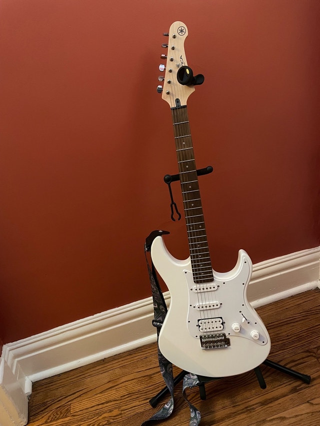 Yamaha Pacifica PAC012 Electric Guitar Package - photo 2