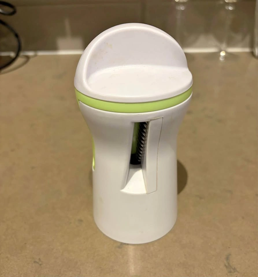 Vegetable spiralizer