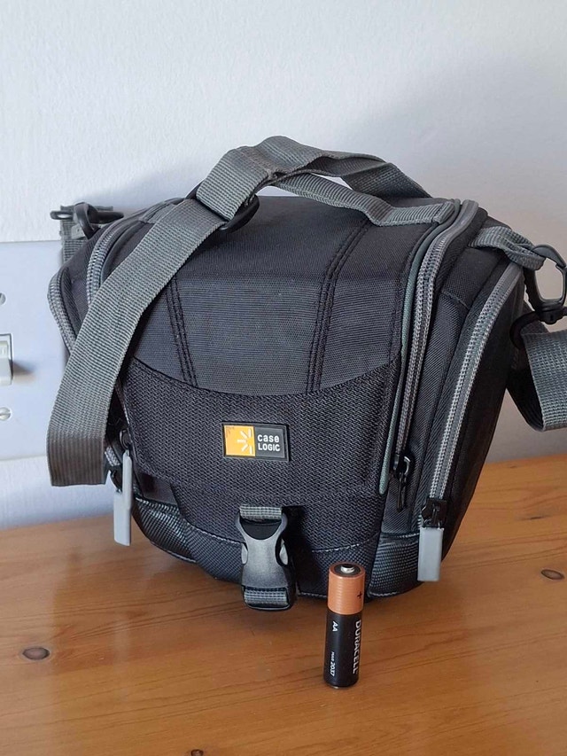 CaseLogic semi rigid camera bag, padded