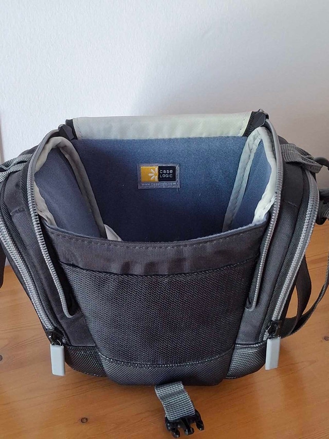 CaseLogic semi rigid camera bag, padded - photo 3