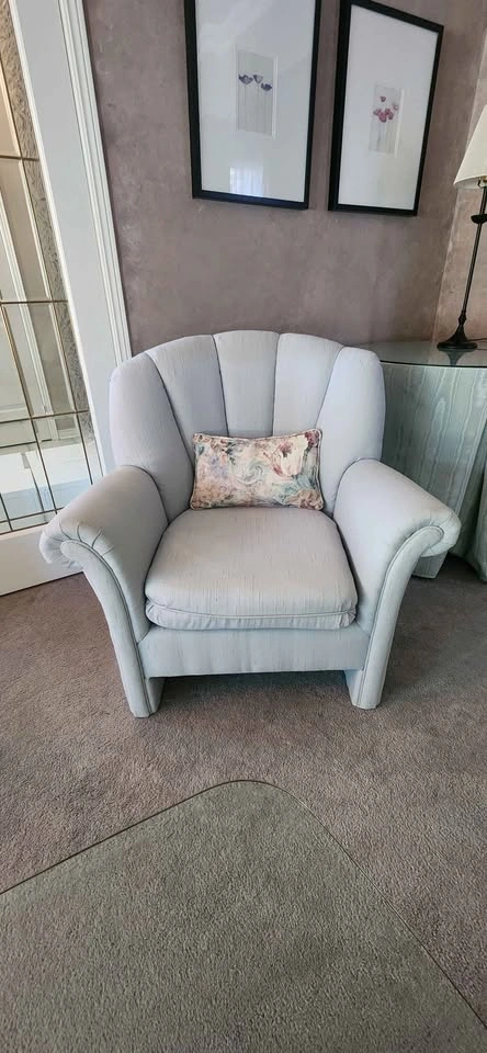 2 Light Grey Tulip Arm Chairs - photo 2
