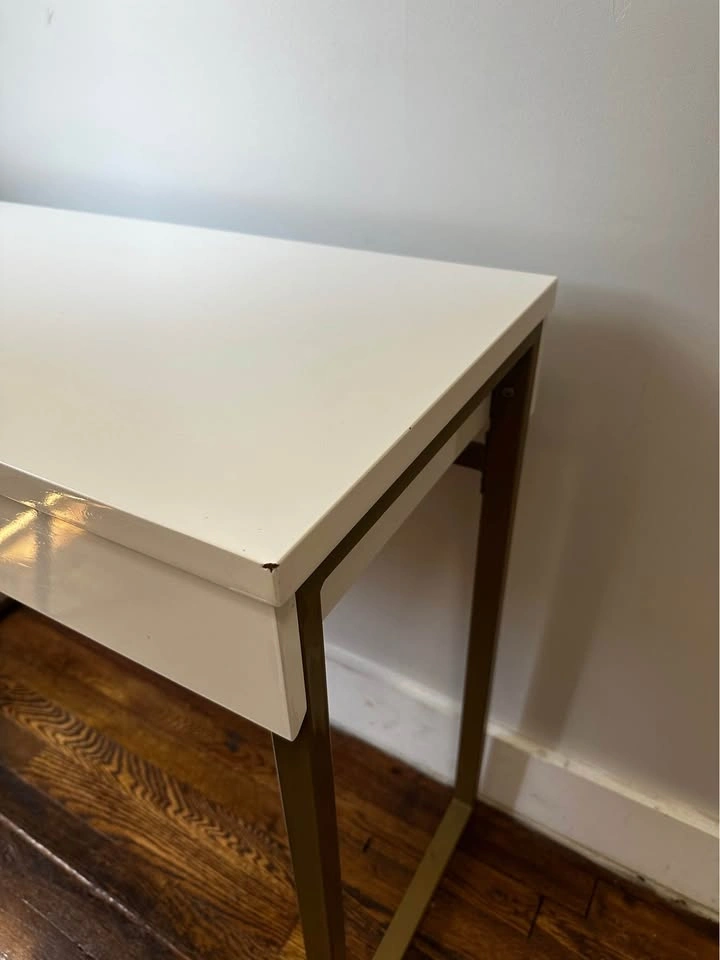 Modern White Lacquer Desk with Drawers - photo 3